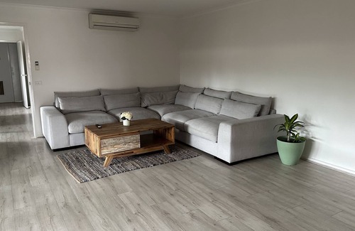 Westmeadows House | Fully furnished home 10 minutes from Melbourne Airport