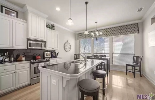Burnside House | Fully furnished home perfect for traveling professionals
