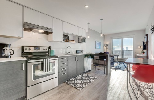 Crescent Heights Apartment | Fully Furnished Modern & Bright 2 Bedroom 2 Bathroom - views of downtown