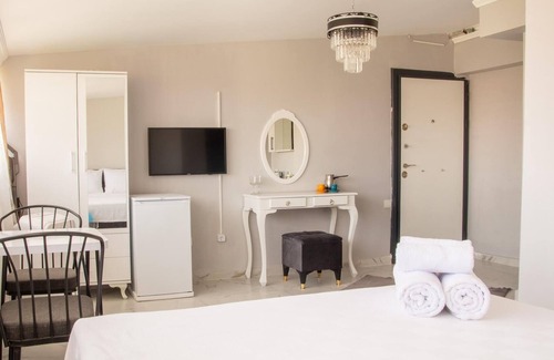 Kuscular Apartment | Fully Furnished Studio Flat Near Seashore in Urla