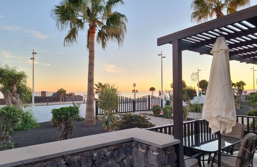 Los Pocillos House | Fully Licensed Bungalow with Air-Conditioning Communal Pool and Sea Views