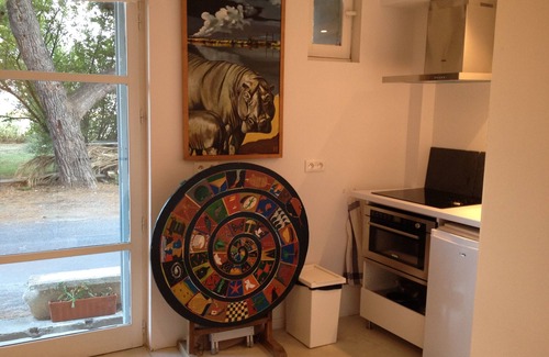 Bages Apartment | fully renovated apartment type artist studio overlooking the lake