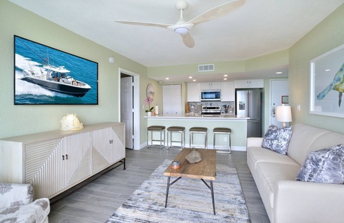 Key West Condo | Fully renovated Condo with Private Balcony, Shared Pool, Hot Tub and Parking