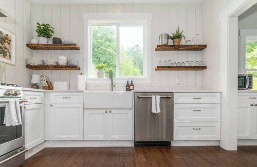 Lexington House | Fully Renovated Modern Farmhouse near Lexington