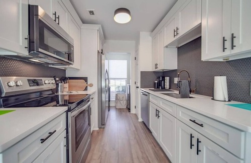 Paw Creek House | Fully Updated 3 BR Ranch Escape—Near USNWC/Airport