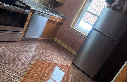 Virginia Apartment | Fun 2-bedroom downtown 2nd floor loft style apartment with WiFi and theater room