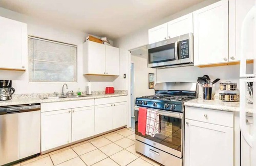Shearer Hills - Ridgeview House | Fun 3bed/2Bath home with pool