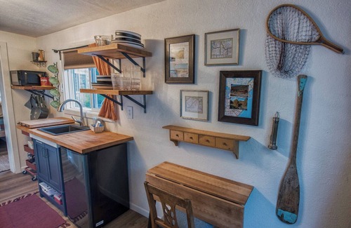 Ryderwood Cottage | Fun and Unique Waterfront Home w/Deck and BBQ - Unique Northwest Vacation Rentals