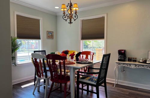 Long Beach House | Fun Beach View house! Walk to the beach and the Casino!