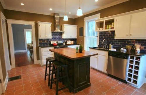 Historic Edgefield House | Fun East Nashville Home: Walk to Broadway,Nissan Stadium,Deck, Fire Pit, & Grill