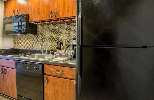 Las Vegas Resort | Fun & funky resort close to the Strip