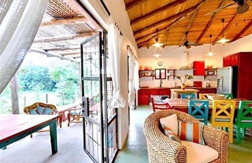 Hills of Esterillos House | FUN LOCAL VIBE LG POOL NEAR BEACH BBQ- PingPong Covered Terrace 24/7 Security