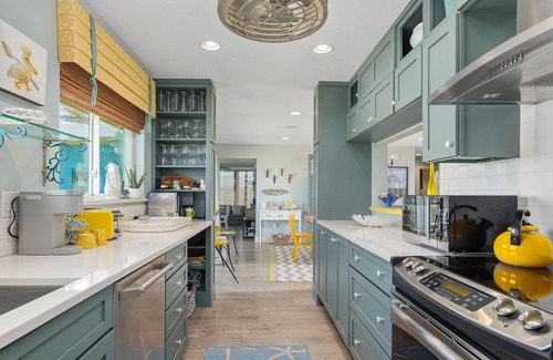 Painters Hill House | Fun Oceanfront Bungalow- Amazing Views, Close to Boardwalk