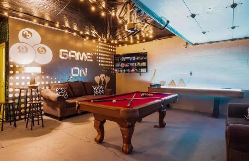 Weinland Park House | Fun upscale oasis w hot tub near OSU & Short North