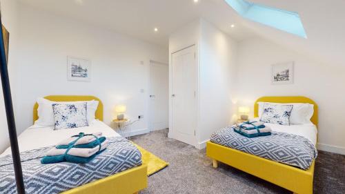 Rochester East Ward Apartment | Funky 2 Bed (split level) Apartment in the Heart of Historic Rochester