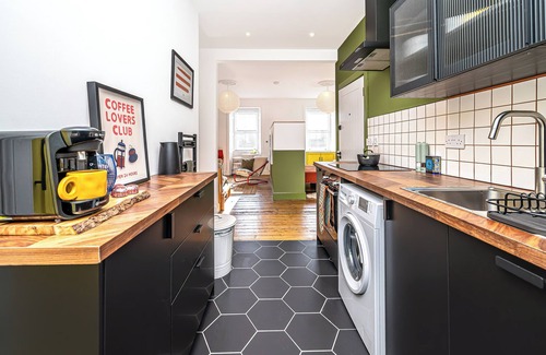 Burntisland Apartment | Funky Studio Near The Beach