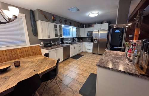 Whitehorse House | Funky style house with the outdoors at your feet, yet within city limits!