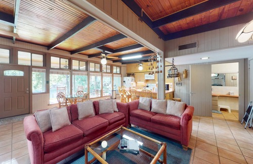 McQueeney House | Funshine | Riverfront house in Mc Queeney with guest house, river views, grill
