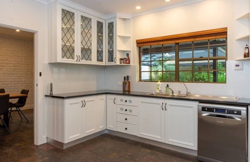 Stone Well House | Furche Barossa 5 bed Stay: Vineyards and Fireplace