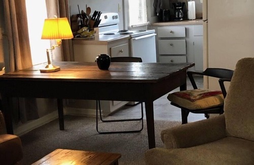 Lynn Cottage | Furnished,1bed 1bath cozy cottage full kitchen and laundry Monthly rentals avail