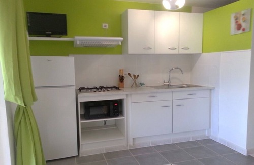 Le Portail Apartment | Furnished 2 persons, swimming pool, near the sea