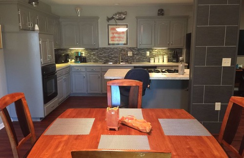 Lenexa Apartment | Furnished Apartment In Quiet Tree-Filled Lenexa Neighborhood
