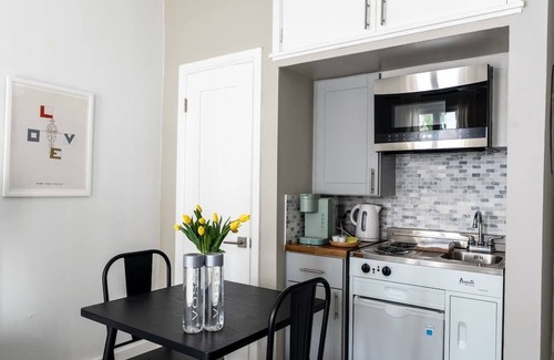 Hollywood Apartment | Furnished Bachelor in Hollywood