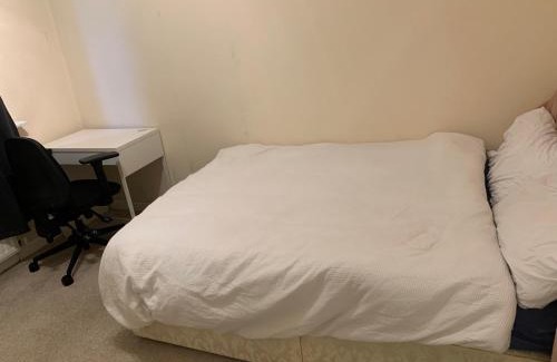 Johnstone Bed & Breakfast | Furnished double room