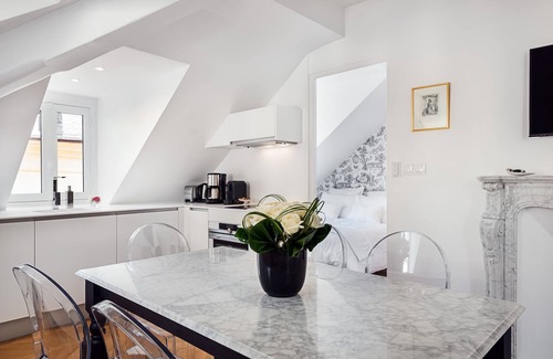 Notre-Dame Apartment | furnished luxury apartment within 50 meters of the Palace of Versailles
