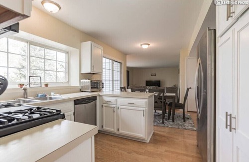 Fox Valley House | Furnished Private home in Aurora sleeps 9 guests