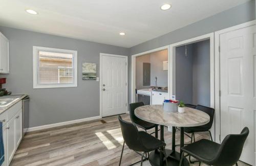 Middletown House | Furnished Ranch Home with FREE washer and dryer