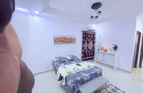 Pointe des Almadies Bed & Breakfast | Furnished room with in-house shower Almadies
