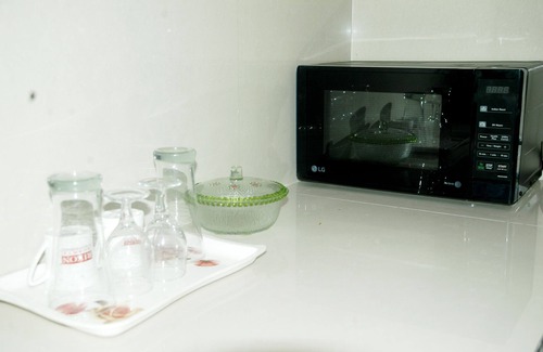 Delhi Apartment | Furnished Service apartment for minimum 1 month stay with common Kitchen