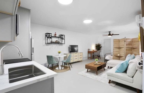 Broadmoor Apartment | Furnished Studio on adorable st, W Parking!