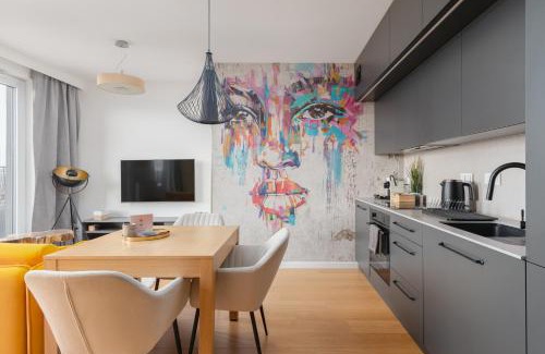 Lodz Apartment | Fuzja w Chmurach - parking, klimatyzacja by FuzjaAparts