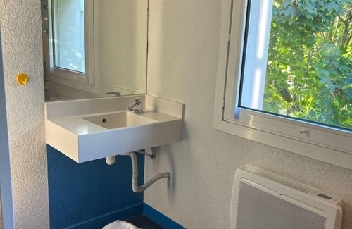 Saint-Pol-sur-Mer Hotel | FYL Hôtel Saint Pol