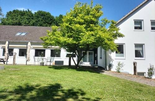 Westensee Apartment | Gästehaus Falkenhof