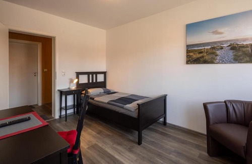 Schortens Apartment | Gästehaus Olympia Wilhelmshaven - Moderne Einzelzimmer mit eigenem Bad für Monteure