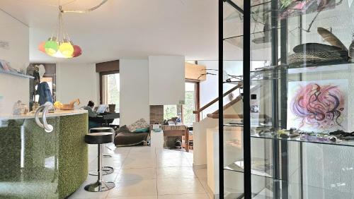 Aesch House | Gästezimmer in alternativer Kulturvilla