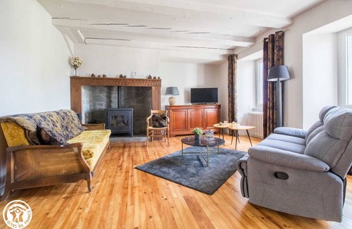 Egliseneuve-d'Entraigues House | Gîte ∙ 3 bedrooms ∙ 6 guests