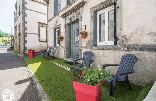 Egliseneuve-d'Entraigues House | Gîte ∙ 3 bedrooms ∙ 6 guests