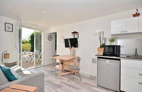 Saint-Didier-sur-Chalaronne Apartment | Gîte le Mizériat - Appartement avec piscine privée