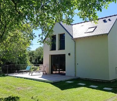 Amanlis House | Gîte à côté de " la Java bleue" en bord de rivière