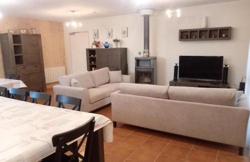 Mesples House | Gîte éco-responsable avec jardin, internet, chambres équipées et adaptés PMR - FR-1-489-484