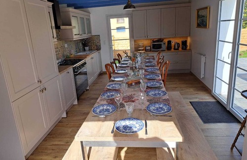 Mohon Cottage | Gîte* 13 beds, sleeps 20, Jacuzzi, Swimming pool, Billiards, Games tent, Park *.