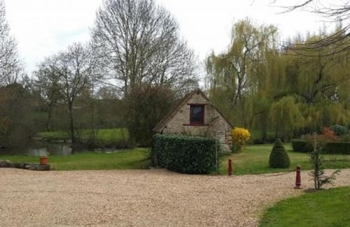 Asnieres sur Vegre House | Gîte 4 pers avec piscine chauffée et jardin au bord de la Vègre, proche village médiéval. - FR-1-410-152