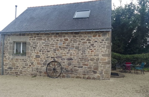Rostrenen House | Gîte 5 Personnes en Centre Bretagne, Avec Piscine Exterieure Chauffée et spa