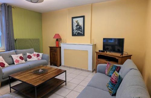 Mecrin House | Gîte accueillant 10 pers avec terrasse, proche nature, idéal pour famille et PMR à Mécrin - FR-1-585-12
