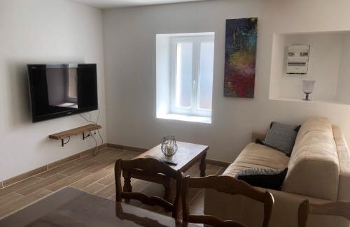 Coussay-les-Bois House | Gîte au calme entièrement rénové