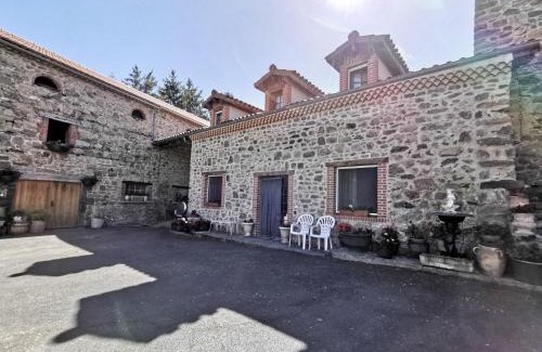 Lorlanges House | Gîte Authentique pour 2-3 Pers. avec Cour, Terrain et Pêche, à Proximité de Brioude et Blesle - FR-1-582-353